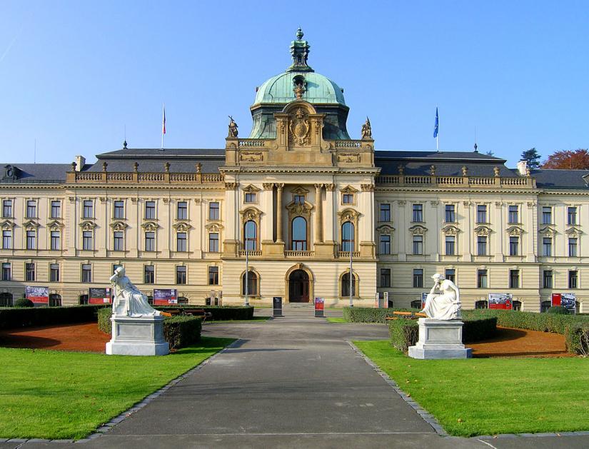 Strakova akademie - Vláda ČR